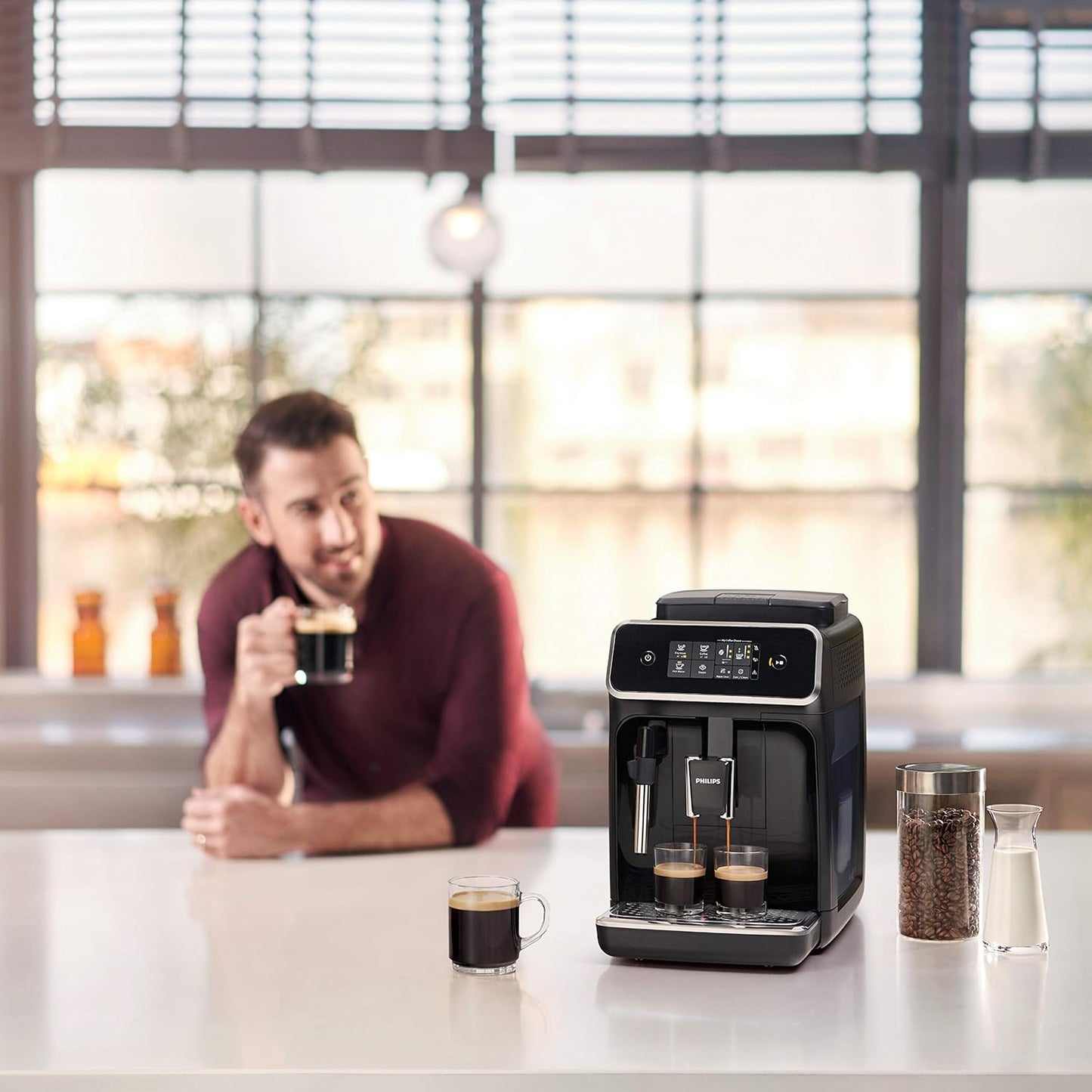Philips Series 2200 Kaffeevollautomat – WLAN-Konnektivität, Mit App-Steuerung, Klassischer Milchaufschäumer, Intuitives Touchdisplay, Mattes Schwarz (EP2520/10)